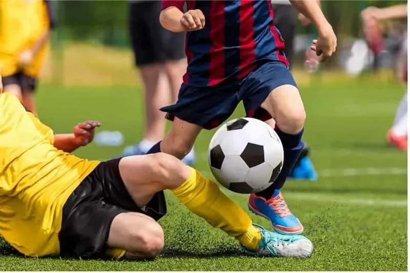 Tackling trong bóng đá là gì? Tìm hiểu Tackling trong bóng đá là gì?